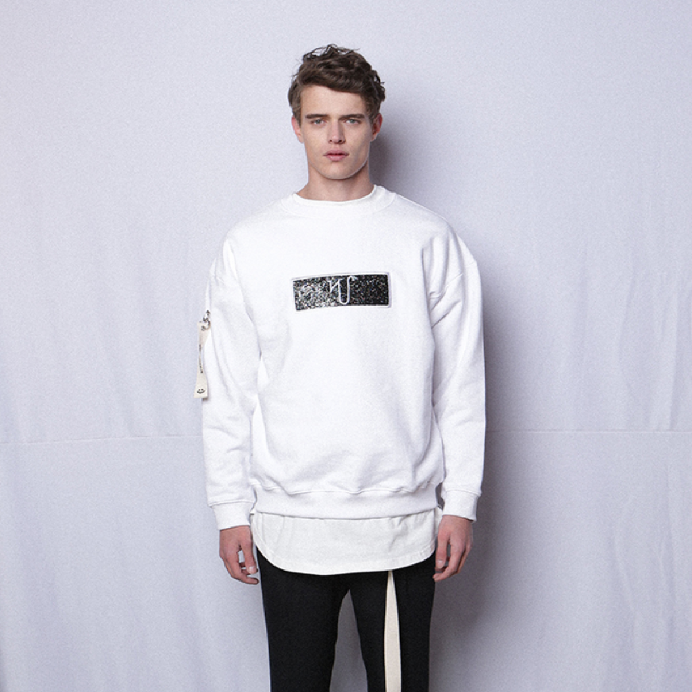 GOTHICQUE’s Glitter Sweatshirt